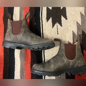 Tasmania Leather Blundstone Chelsea
Size 9 Women’s 
Size 7 men’s 
Size 6 EU